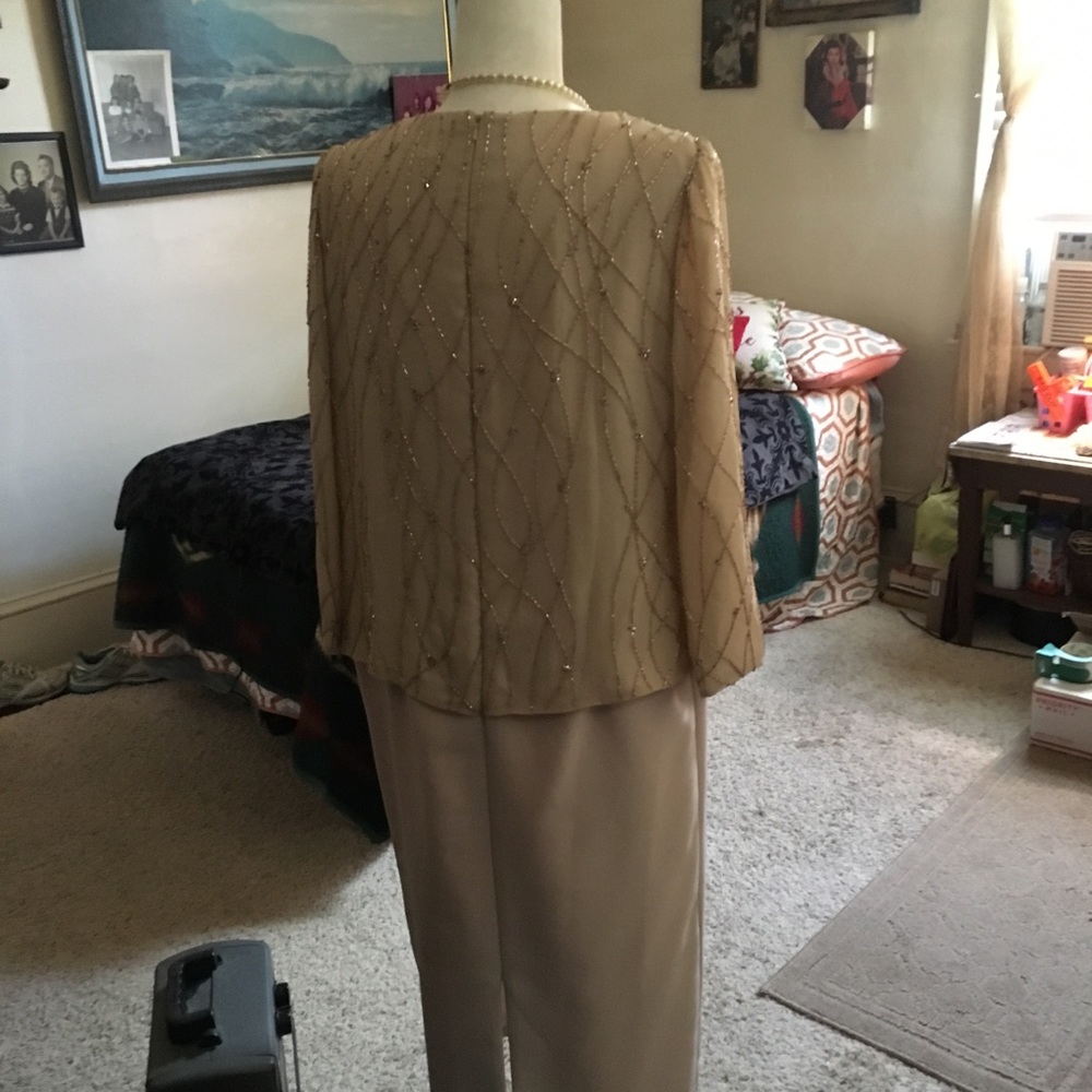 Dress - Picture 3 of 4